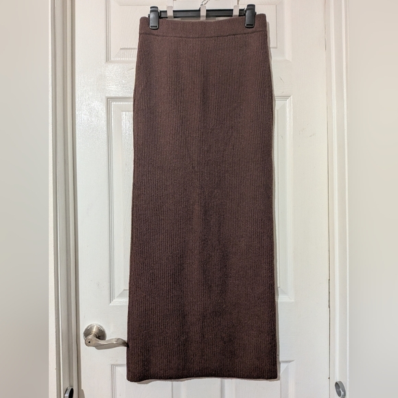 Commense Turtleneck Knit Top and Maxi Skirt Set - Picture 14 of 16